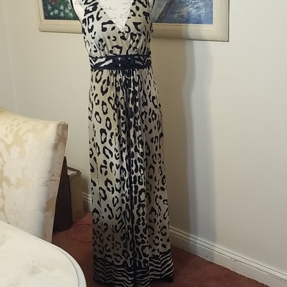 Sandra Darren Dresses & Skirts - Woman's Sandra Darren dress size 10